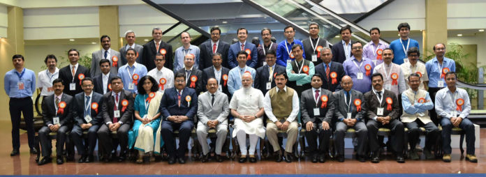 Narendra Modi with the Awardee Scientists at the CSIR Platinum Jubilee Celebrations