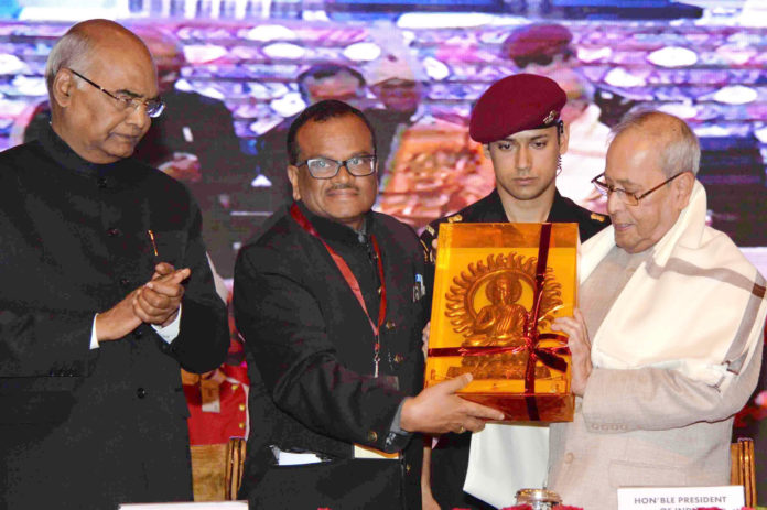The President, Shri Pranab Mukherjee being felicitated at the closing ceremony of an International Conference on Buddhism in the 21st Century - perspectives and responses to Global Challenges and Crises, at Rajgir, Nalanda, in Bihar on March 19, 2017. The Governor of Bihar, Shri Ram Nath Kovind is also seen.