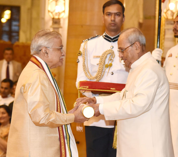 The President, Shri Pranab Mukherjee presenting the Padma Vibhushan Award to Dr. Murli Manohar Joshi, at a Civil Investiture Ceremony, at Rashtrapati Bhavan, in New Delhi on March 30, 2017.