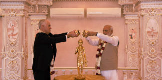 The Prime Minister, Shri Narendra Modi and the Prime Minister of Australia, Mr. Malcolm Turnbull at the Akshardham Temple, in New Delhi on April 10, 2017.