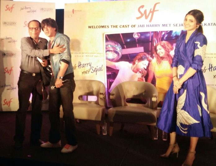 Suman Munshi With Sharukh Khan and Anushka Sharma - Jab Harry Met Sejal Promotion at JW Marriot Kolkata