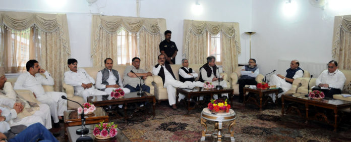 A delegation of Peoples Democratic Party (PDP) led by the Senior Vice President, Mr. Sartaj Madani calling on the Union Home Minister, Shri Rajnath Singh, in Srinagar on September 10, 2017.