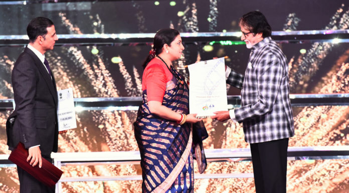 The Union Minister for Textiles and Information & Broadcasting, Smt. Smriti Irani presenting the Indian Film Personality of the Year Award to Bollywood legend Amitabh Bachchan, at the closing ceremony of the 48th International Film Festival of India (IFFI-2017), in Panaji, Goa on November 28, 2017.