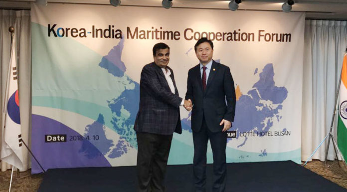 The Union Minister for Road Transport & Highways, Shipping and Water Resources, River Development & Ganga Rejuvenation, Shri Nitin Gadkari and the Minister of Oceans & Fisheries, Republic of Korea, Mr. Kim, Young-Choon at the Korea Maritime Cooperation Forum, in Busan, Korea on April 10, 2018.