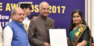 The President, Shri Ram Nath Kovind presenting the National Geoscience Awards 2017, at a function, in New Delhi on May 16, 2018. The Union Minister for Rural Development, Panchayati Raj and Mines, Shri Narendra Singh Tomar is also seen.