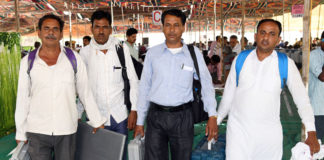 Polling officials carrying the Electronic Voting Machine (EVMs) and other necessary inputs required for the General Elections-2019, at the distribution centre, at Jodhpur, Rajasthan on April 28, 2019.