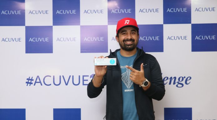 Rannvijay took the #Acuvue1DayChallenge in Kolkata.
