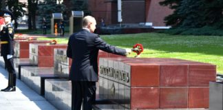 Vladimir Putin laid flowers at the hero cities’ memorial plaques and the monument to the Cities of Military Glory.