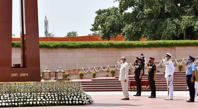 The President, Shri Ram Nath Kovind paying homage at the National War Memorial, on the occasion of 75th Independence Day, in New Delhi on August 15, 2021. The Chief of Defence Staff (CDS) & Secretary Department of Military Affairs, General Bipin Rawat, the Chief of the Army Staff, General Manoj Mukund Naravane, the Chief of Naval Staff, Admiral Karambir Singh and the Chief of the Air Staff, Air Chief Marshal R.K.S. Bhadauria are also seen.