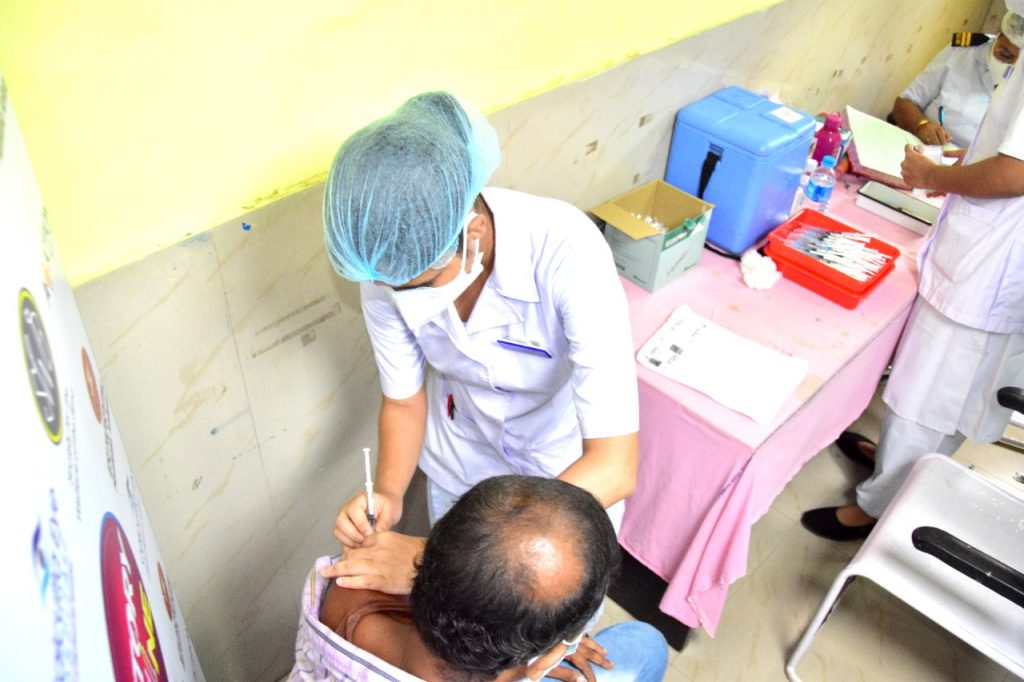 ESI Hospital, Maniktala In Association With Calcutta Eye Hospital & Society For The Welfare Of The Blind Organizes Exclusive Vaccination Camp For Visually impaired 