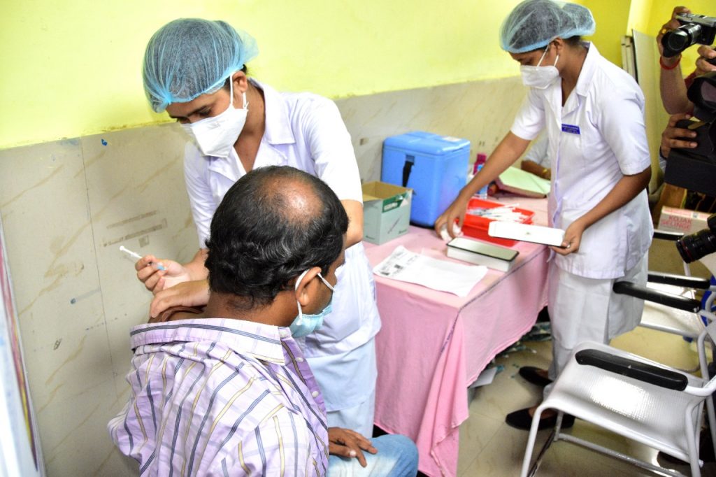 ESI Hospital, Maniktala In Association With Calcutta Eye Hospital & Society For The Welfare Of The Blind Organizes Exclusive Vaccination Camp For Visually impaired 