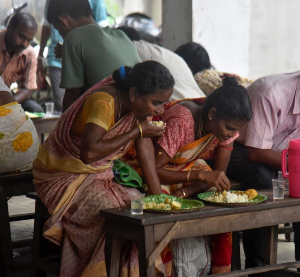 দুয়ারে সাংবাদিক - বালুরঘাট পুরসভার মা ক্যান্টিন এখন সাইকেল স্ট্যান্ড   নীলাদ্রি শেখর মুখার্জী 