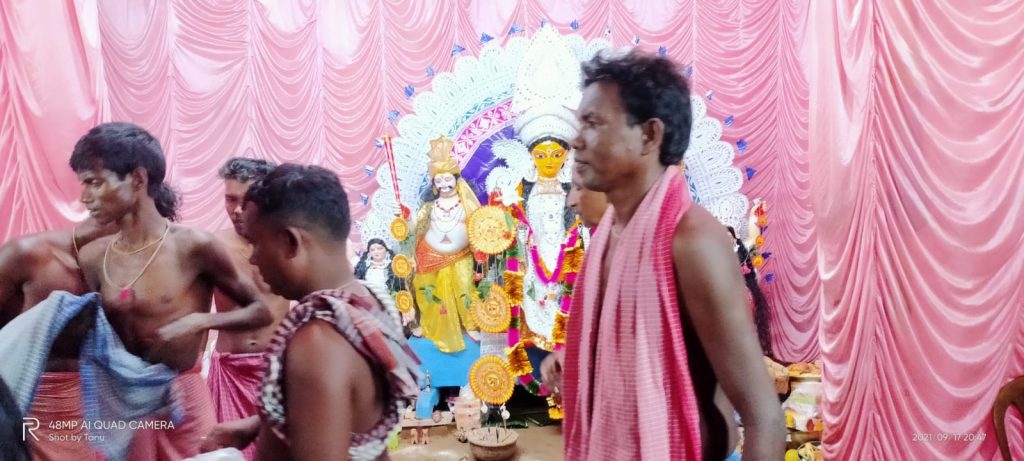 দুয়ারে সাংবাদিক - ভাদ্র মাসের সংক্রান্তিতে ৭৩ বছর ধরে মনসা মেলার পূজা চলছে বাঁকুড়া জেলার আচুড়ি গ্রামের বিড়ি তোড়া অঞ্চলে