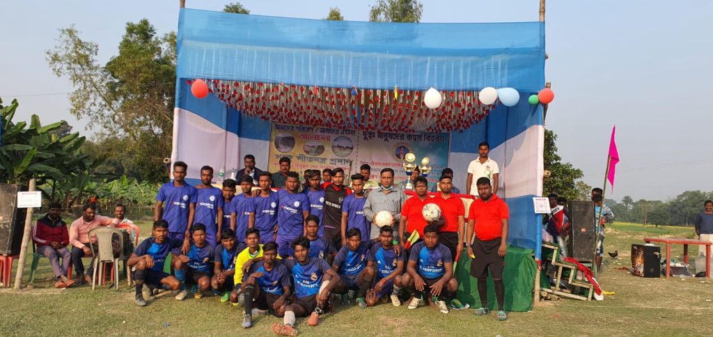 ইছামতি নদীর পাড়ে উঠে এল পরিবেশ - ঐতিহ্যের কথা। বিতরণ করা হল শীত বস্ত্রও