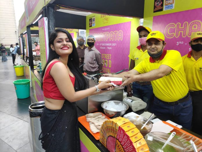 Actress Tithi Basu, Tasting food at Chatpata 3.0, street food festival organised by Acropolis Mall. this festival will continue till 5th Dec from 12 noon to 10 pm