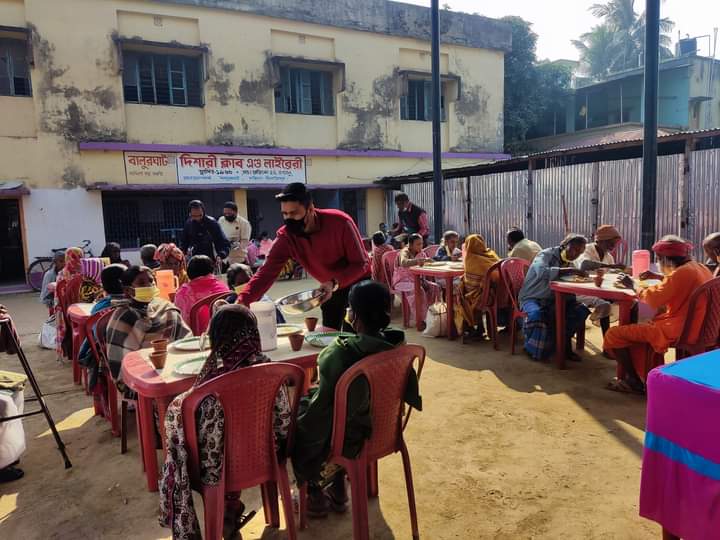 ১লা জানুয়ারী দিশারী ক্লাব ও পল্লী পাঠাগারের পক্ষ থেকে আয়োজিত হলো কল্পতরু উৎসব