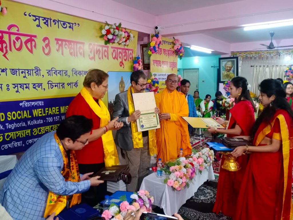 Dr. Palash Bandyopadhyay receiving award from  Monk General Secretary Dr. Bhuddhapriyo Mahathero